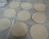 Foto del paso 4 de la receta: Pizzetas caseras y económicas a la sartén -facilísimas