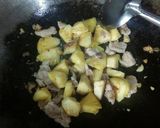 รูปขั้นตอนการทำที่ 3 ของ ผัดสับปะรดใส่หมู