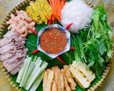 Hình bước làm 4 của món Bánh tráng cuốn thập cẩm