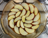 Foto del paso 2 de la receta: Tarta invertida de Manzana & Caramelo 🍎🍬