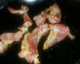 Foto del paso 7 de la receta: Canastas de papa con tocino, huevo escalfado y salsa mexic