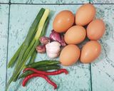 Foto langkah ke 1 dari resep Telur Ceplok Saus Kecap.