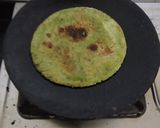 A picture of step 4 of Mint paratha.