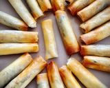Foto del paso 3 de la receta: Aperitivos con filo: Rollitos de queso y sardinitas, Cestas Caprese & Cigarritos de sobrasada y miel