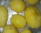A picture of step 2 of Panjabi samosha.