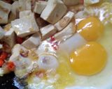Foto langkah ke 2 dari resep Oseng Tahu Telur.