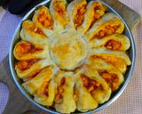 Foto langkah ke 8 dari resep Sun Flower Pizza (dengan isian simpel: sosis dan keju).