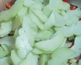 รูปขั้นตอนการทำที่ 2 ของ ฟักแม้วผัดไข่ใส่พริก