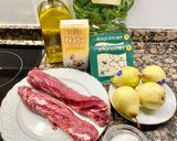 Foto del paso 1 de la receta Solomillo de cerdo con salsa roquefort, peras y espinacas