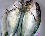 Foto langkah ke 1 dari resep Ikan selar bakar bumbu matah.