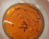 Foto langkah ke 3 dari resep Teh Cengkih Madu.