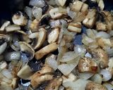 Foto del paso 2 de la receta: Bocaditos de lentejas, hongos y cebolla al horno