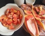 A picture of step 1 of Papaya banana smoothie 🥤.