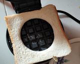 A picture of step 1 of Waffles egg sandwich.