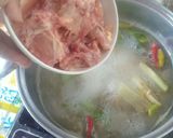 รูปขั้นตอนการทำที่ 4 ของ ต้มยำโครงไก่ใส่เห็ด