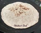 ज्वारीची भाकरी (Jwarichi Bhakri Recipe In Marathi) रेसिपी स्टेप 4 फोटो 