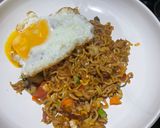 Foto langkah ke 6 dari resep Mie Goreng Kornet.