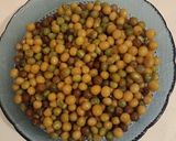A picture of step 2 of Chillie peas-matoke served with guacamole.