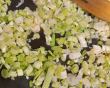 Foto del paso 2 de la receta: Tortilla de ajillos tiernos