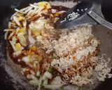 Foto langkah ke 2 dari resep Nasi Goreng Mawut Mie Gelas rasa Baso Sapi.