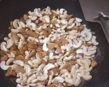 ड्राई फ्रूट्स चिक्की (dry fruits chikki recipe in Hindi) रेसिपी चरण 1 फोटो