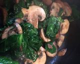Foto del paso 3 de la receta: Champiñones con espinacas. 😍😋