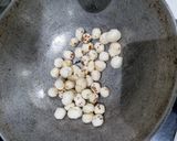 A picture of step 1 of Makhana raita.