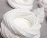 Une image de l'étape 3 de Mini pavlova chantilly/fruits rouges.