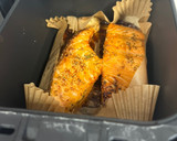 Foto del paso 2 de la receta: Salmón con miel y salsa de soja en Freidora de Aire