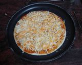 Foto del paso 1 de la receta: Pizza de atún, gambas, palitos de cangrejo y aceitunas