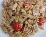 Foto del paso 5 de la receta: Pasta con pollo, trufa y queso feta