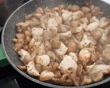 Foto del paso 5 de la receta: Pechuga de pollo con champiñones Portobello, con salsa de Cabrales