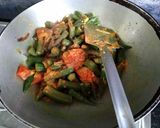 A picture of step 5 of Masala bhindi.