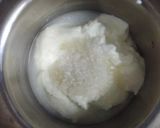 A picture of step 1 of Strawberry lassi.