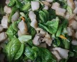 รูปขั้นตอนการทำที่ 5 ของ หมูสามชั้นผัดผักแขนง by.รถเมล์เด็กหอ