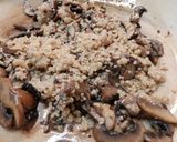 Foto del paso 5 de la receta Strogonoff de pollo con guarnición de champiñones y quinoa