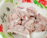 Hình bước làm 1 của món Xương hầm bí đỏ