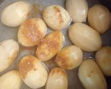 A picture of step 2 of Boiled potato with egg sauce.