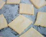 Foto del paso 2 de la receta: Galletitas dulces crujientes (sin leche y sin manteca)