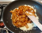 Serpenyős csirkemell zöldségekkel, sajtmártással, bulgurral recept fázis 6 fotója