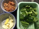 Paprika hijau masak daging paha ayam