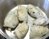 Foto del paso 2 de la receta: Pechuga de pollo con mouse de foie, a las finas hierbas