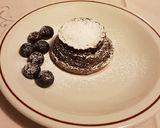 Foto del passaggio 7 della ricetta Tortino al cioccolato fondente dal cuore morbido