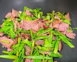 Hình bước làm 3 của món Cải làn xào ham