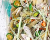 Hình bước làm 4 của món Chân gà ngâm sả tắc
