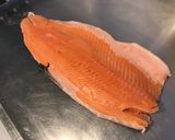 Une image de l'étape 1 de Saumon mariné au citron confit et aneth à la plancha.