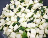 Foto del paso 3 de la receta: Tataki de Salmón con Mayonesa de Soja y Calabacín a la Mantequilla al Wok