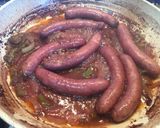 Foto del paso 3 de la receta: Salchichas encebolladas al vino tinto