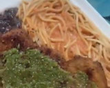 Foto del paso 4 de la receta: Frijoles negros con pollo empanizado y pasta roja