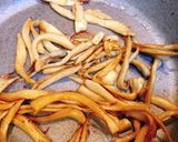 Hình bước làm 2 của món Mỳ Udon xào sốt Bulgogi